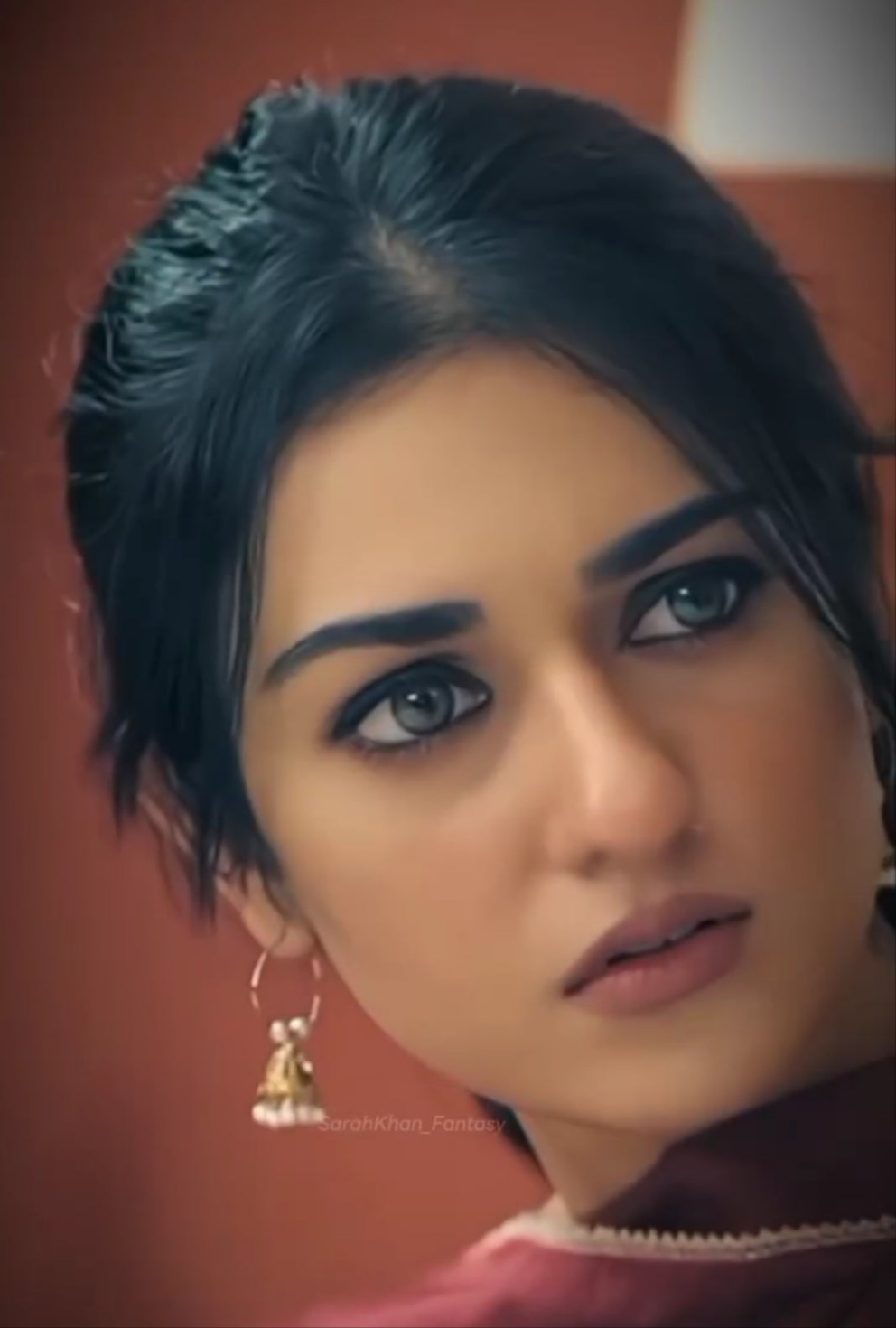 SARA KHAN (RAQS-E-BISMIL)LENS SHADE : L-HAZEL EYES