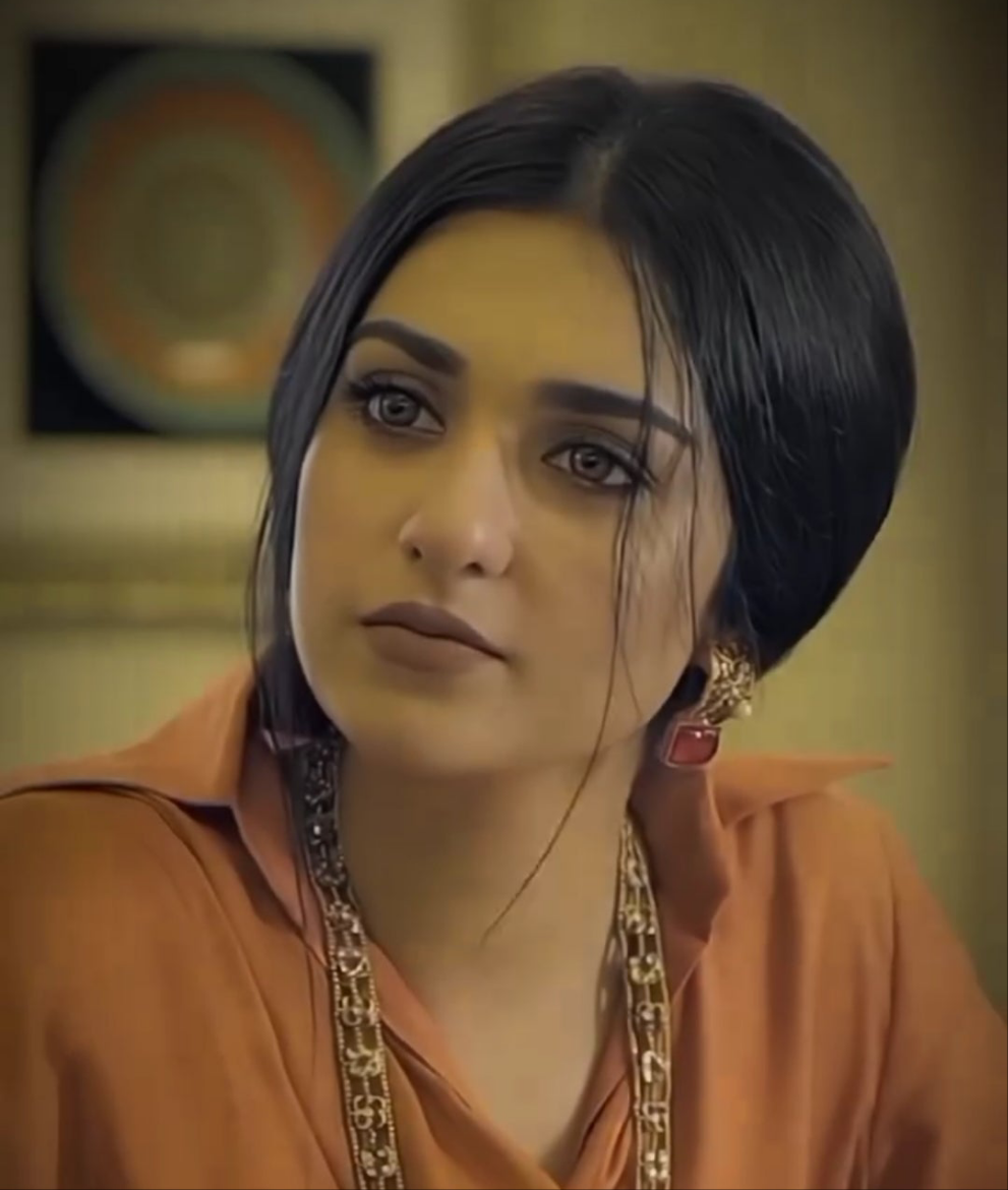 SARA KHAN (RAQS-E-BISMIL)LENS SHADE : L-HAZEL EYES