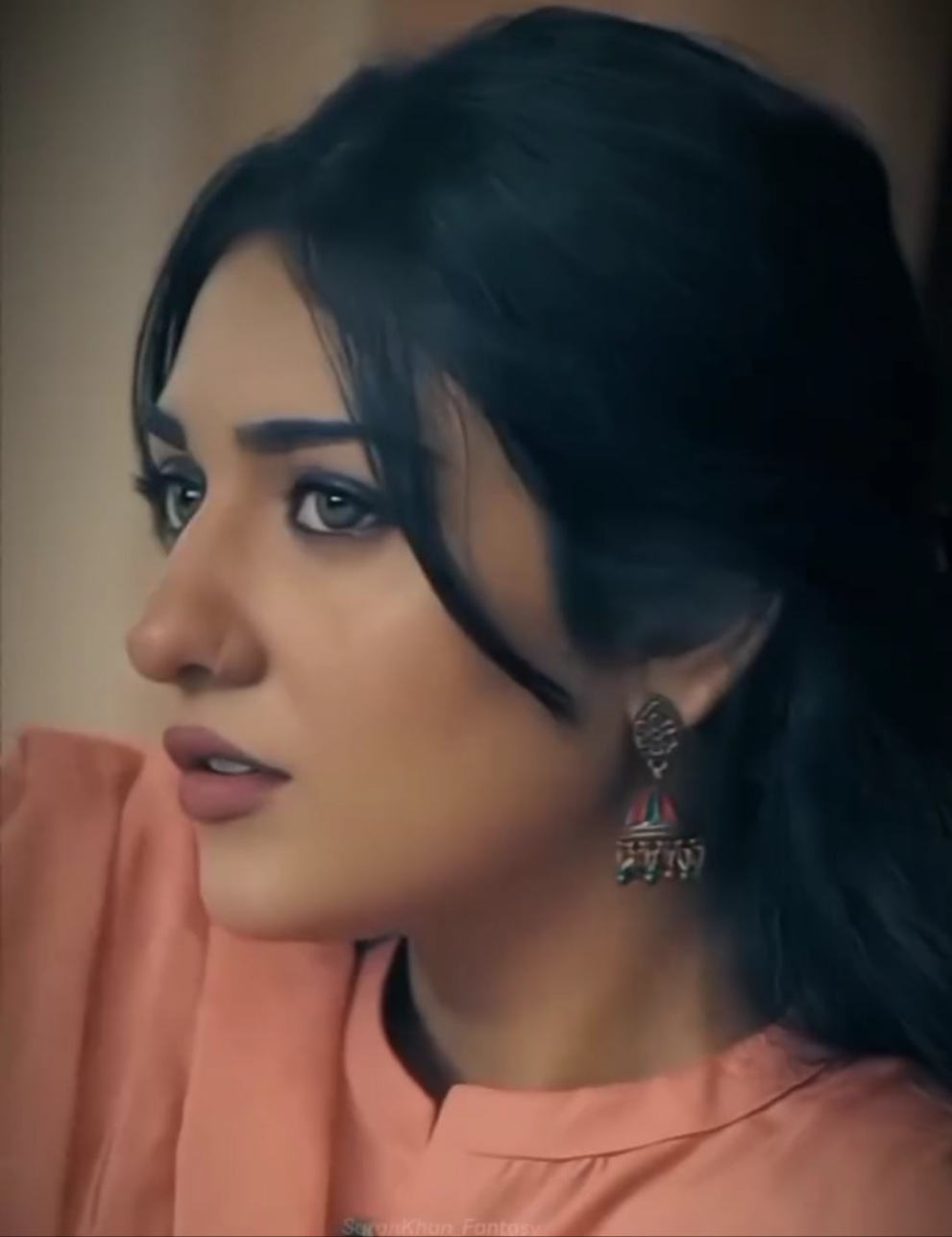 SARA KHAN (RAQS-E-BISMIL)LENS SHADE : L-HAZEL EYES